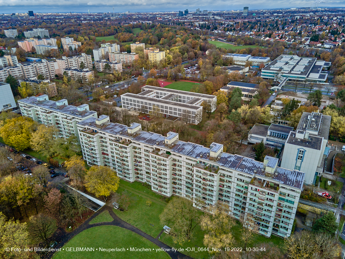 19.11.2022 - Luftbilder von der Baustelle an der Quiddestraße 'Haus für Kinder' in Neuperlach